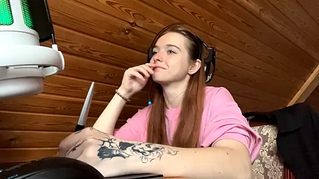 Snapshot of MariaLake chatting on 06/06/26, 05:45 MariaLake online show from 06/06/26, 05:45