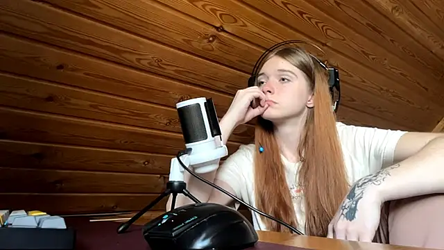 Snapshot of MariaLake chatting on 06/13/26, 08:23 MariaLake online show from 06/13/26, 08:23