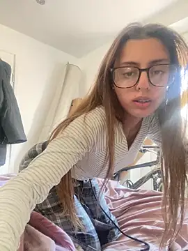 brownpetitegirlxo online show from 06/03/26, 04:01