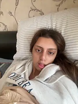brownpetitegirlxo online show from 06/10/26, 01:43