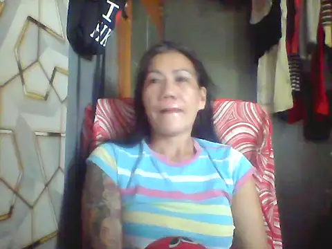 Snapshot of pinayheartaker chatting on 06/11/26, 12:32 pinayheartaker online show from 06/11/26, 12:32