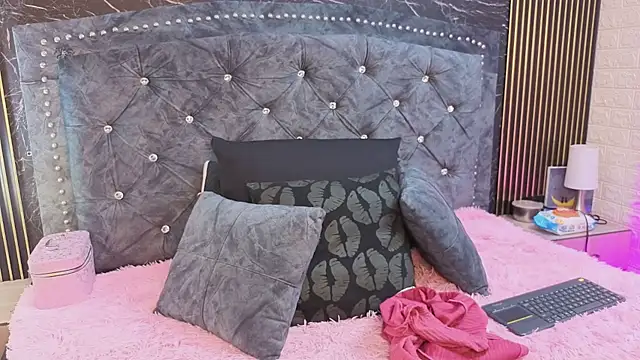 AlexandraNoxx online show from 07/04/26, 10:21
