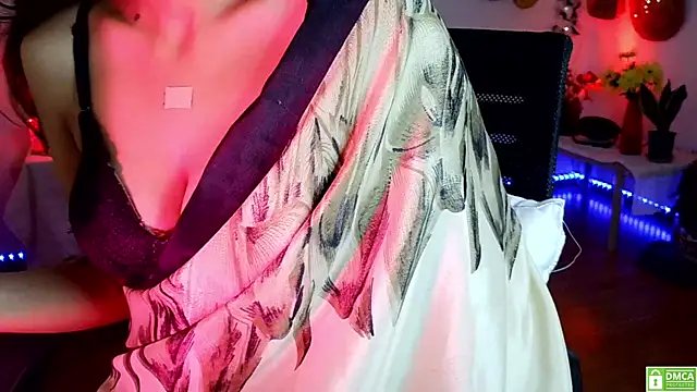 Snapshot of Yalinahotty chatting on 06/30/26, 02:45 Yalinahotty online show from 06/30/26, 02:45