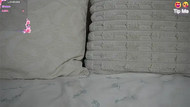 Sweetpussyhot  online show from 07/04/26, 09:15