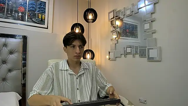 Snapshot of Marcoviolet chatting on 06/04/26, 12:33 Marcoviolet online show from 06/04/26, 12:33