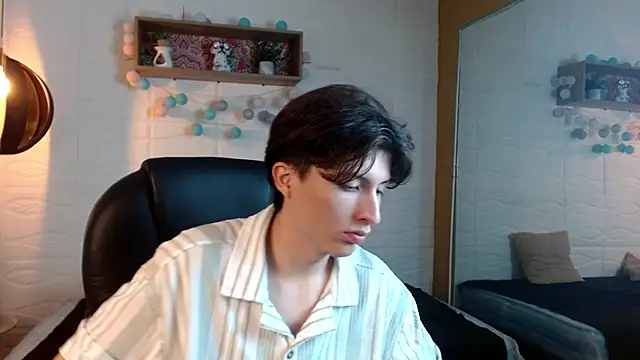 Snapshot of Marcoviolet chatting on 06/13/26, 07:23 Marcoviolet online show from 06/13/26, 07:23