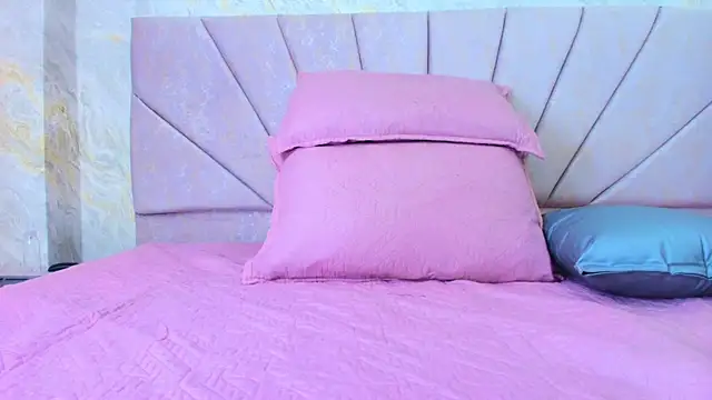 ariana florez  online show from 06/06/26, 07:29