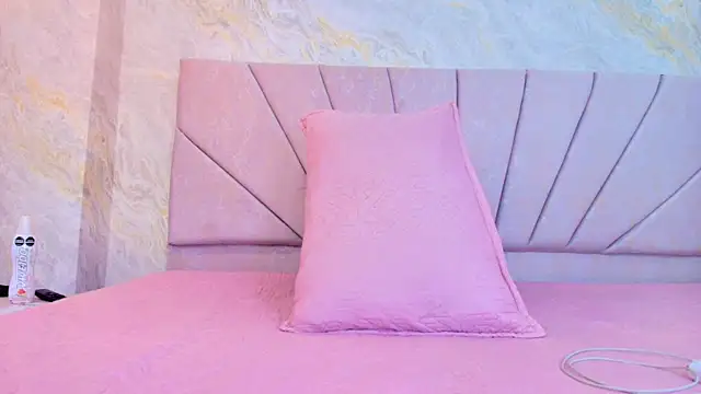 ariana florez  online show from 07/22/26, 07:05