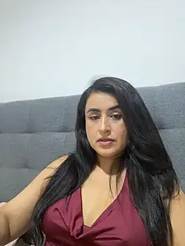 Snapshot of MADAMELUNAXXX chatting on 06/13/26, 01:36 MADAMELUNAXXX online show from 06/13/26, 01:36