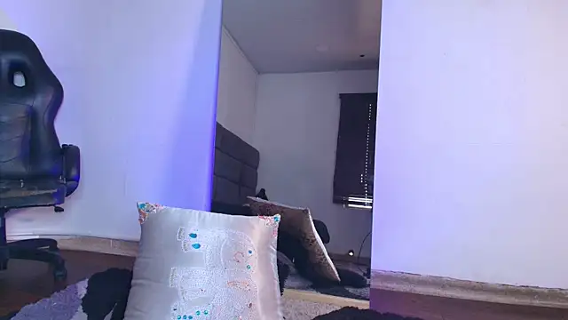AshleyMonroee   online show from 07/28/26, 06:20