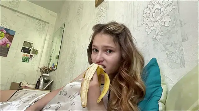 HeIen cute online show from 06/30/26, 06:25