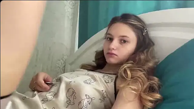 HeIen cute online show from 07/17/26, 06:20
