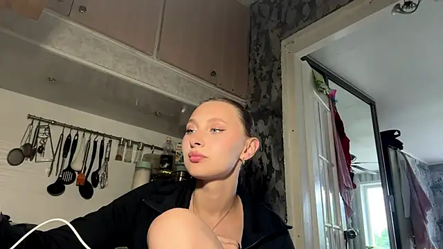 AlidaReff online show from 06/05/26, 03:40