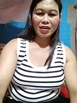 Snapshot of -Hatybi- chatting on 06/05/26, 06:42 -Hatybi- online show from 06/05/26, 06:42