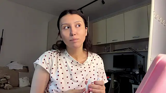 Alicekitty67 online show from 06/23/26, 03:32