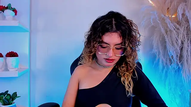 Snapshot of emilymjs_ chatting on 06/02/26, 04:03 emilymjs online show from 06/02/26, 04:03