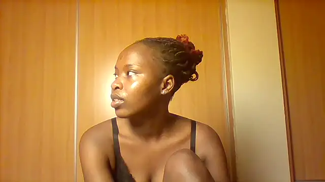 Snapshot of sweetmella_ chatting on 06/01/26, 04:58 sweetmella online show from 06/01/26, 04:58
