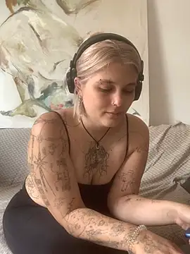 Ella Bloom online show from 06/06/26, 09:03