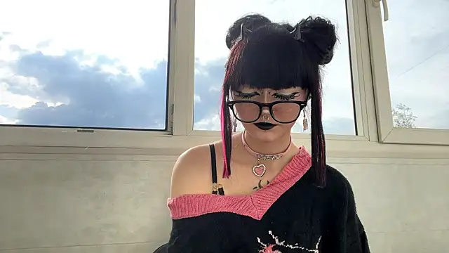 HolyCute online show from 06/06/26, 02:22