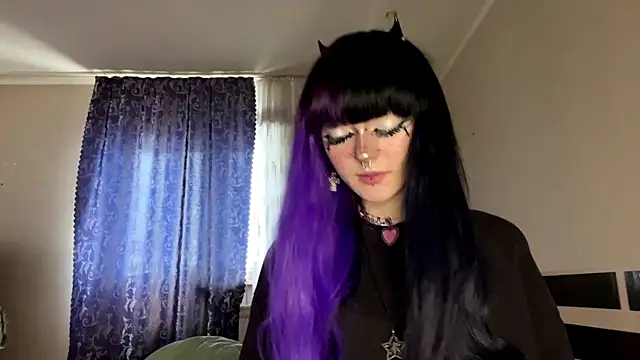 HolyCute online show from 06/12/26, 03:11