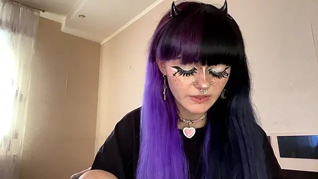 HolyCute online show from 06/15/26, 04:20