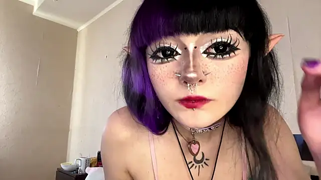 HolyCute online show from 06/22/26, 02:14