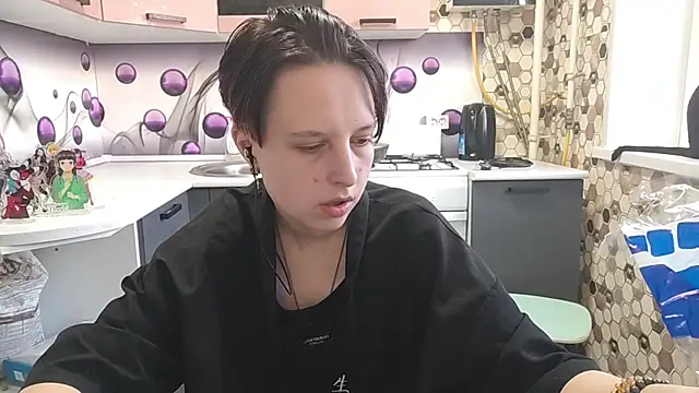 Snapshot of Saranade chatting on 06/12/26, 05:01 Saranade online show from 06/12/26, 05:01