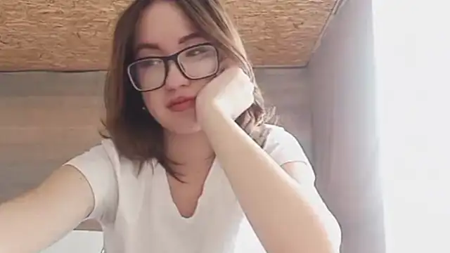 Snapshot of OliviaMoment chatting on 05/30/26, 09:17 OliviaMoment online show from 05/30/26, 09:17