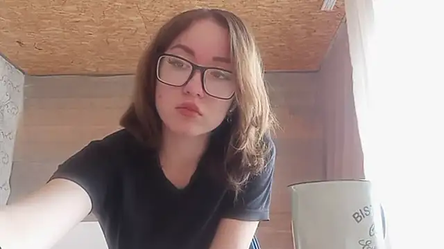 Snapshot of OliviaMoment chatting on 06/05/26, 10:21 OliviaMoment online show from 06/05/26, 10:21