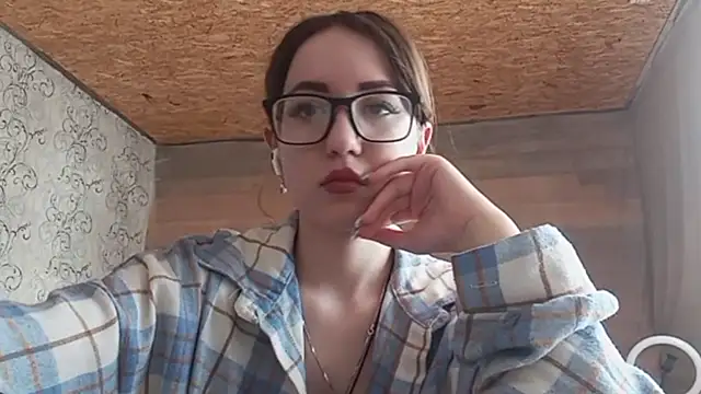 Snapshot of OliviaMoment chatting on 06/07/26, 10:08 OliviaMoment online show from 06/07/26, 10:08
