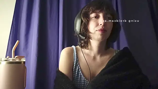 Snapshot of Julixta chatting on 06/10/26, 04:01 Julixta online show from 06/10/26, 04:01