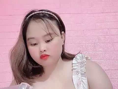 Nhungnhung679 online show from 06/10/26, 03:55