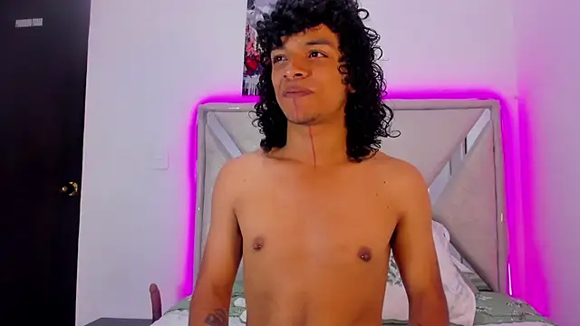 Lucas cruz1 online show from 07/04/26, 03:24