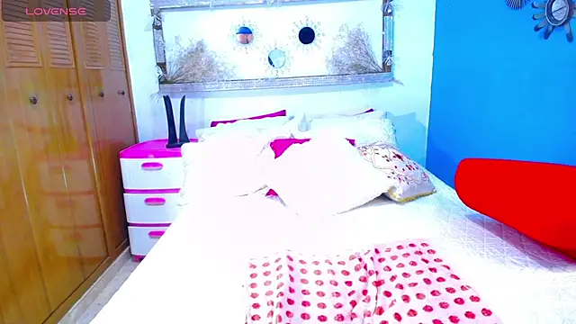 Snapshot of cairohot chatting on 11/15/25, 05:38 cairohot online show from 11/15/25, 05:38