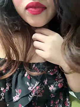 Snapshot of Yours_riya11 chatting on 06/11/26, 12:32 Yours riya11 online show from 06/11/26, 12:32