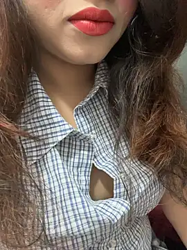 Yours riya11 online show from 06/25/26, 11:42