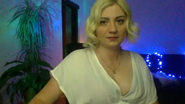 LunaaKiss online show from 06/15/26, 08:44