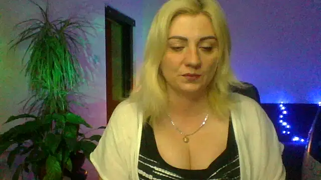 LunaaKiss online show from 06/16/26, 08:00
