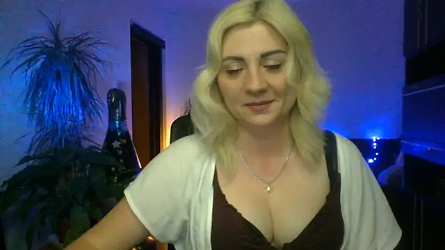 LunaaKiss online show from 06/18/26, 07:40