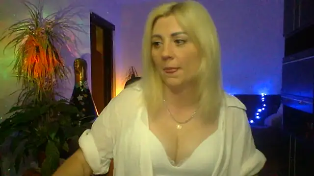 LunaaKiss online show from 06/19/26, 08:12