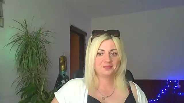 LunaaKiss online show from 07/28/26, 05:23