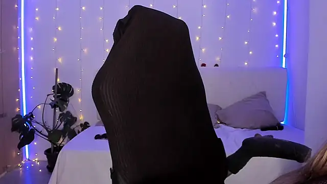 LindaWhite  online show from 12/03/25, 10:52