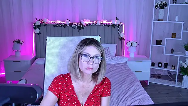 Snapshot of LioraVale chatting on 07/20/26, 12:51 LioraVale online show from 07/20/26, 12:51