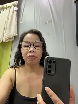 Snapshot of honghong_mother chatting on 06/07/26, 01:43 honghong mother online show from 06/07/26, 01:43