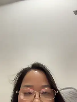 Snapshot of honghong_mother chatting on 06/11/26, 03:43 honghong mother online show from 06/11/26, 03:43