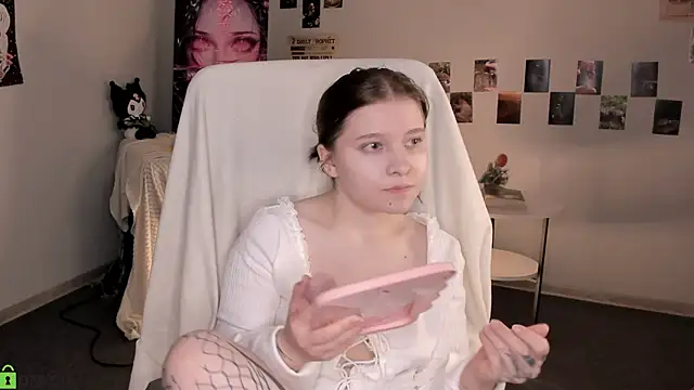 Snapshot of Kylie-Voss chatting on 06/04/26, 04:07 Kylie-Voss online show from 06/04/26, 04:07