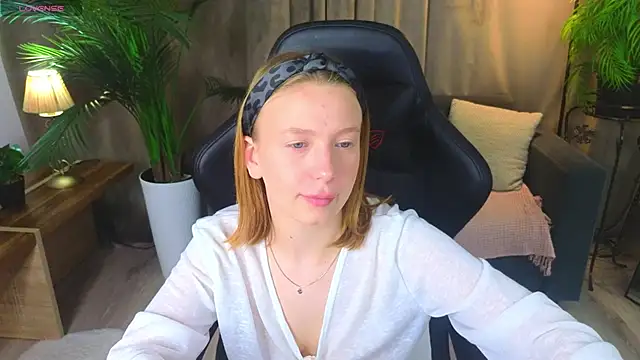 BeatriceLoven online show from 06/12/26, 09:35