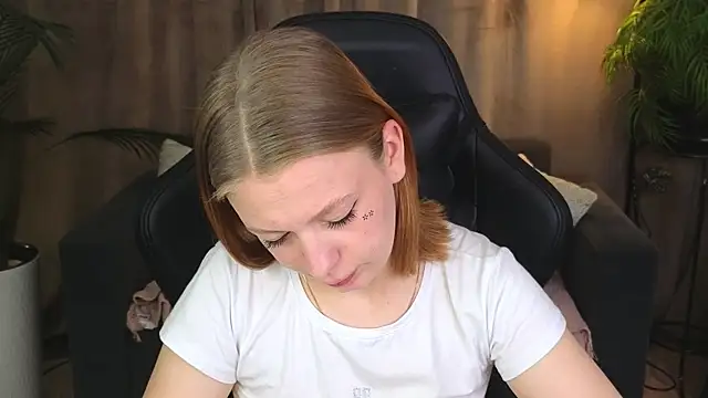 BeatriceLoven online show from 07/06/26, 07:27