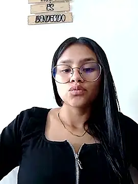 Snapshot of Sofielovee-01 chatting on 06/04/26, 01:17 Sofielovee-01 online show from 06/04/26, 01:17