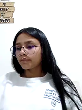 Snapshot of Sofielovee-01 chatting on 06/10/26, 01:17 Sofielovee-01 online show from 06/10/26, 01:17